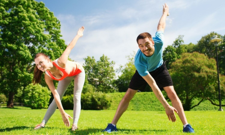 德州扑克里判断比手气重要（在德州扑克中，判断力比运气更关键）